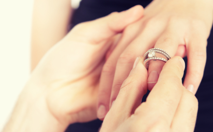 Perform a wedding: the exchange of wedding rings