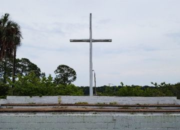 Appeals Court Rules 34-Foot Cross in Public Park Not "Religious Symbol"