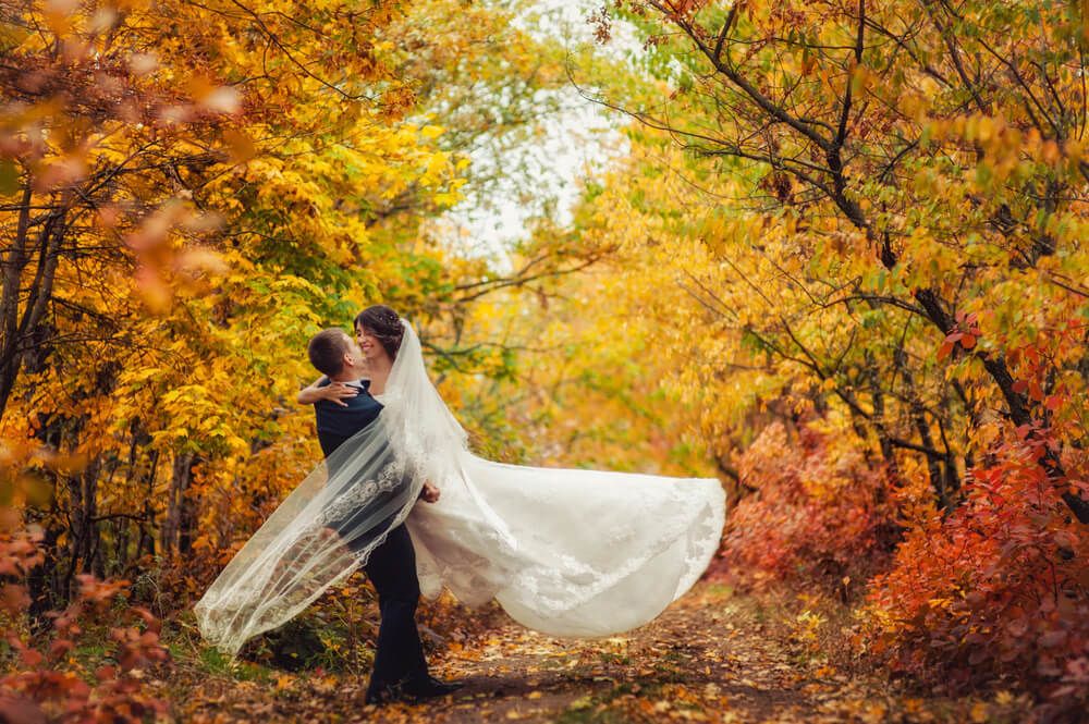 Why is autumn popular for wedding season?