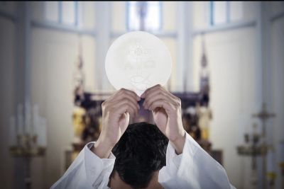 Why is it important for ministers to know  how to conduct communion?