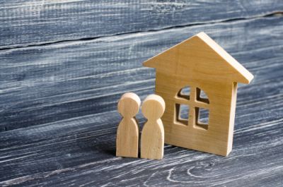 Wooden figures of a house and couple representing cohabitation