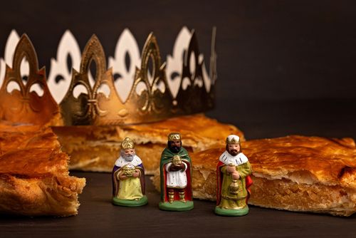 Three Wise Men and Golden Crown