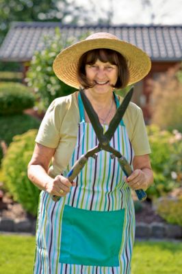 A foolish woman who didn't take her rings off before gardening