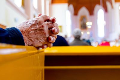 How to conduct communion at church?