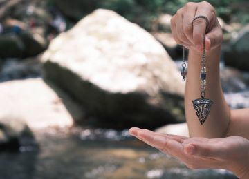 How To Use a Divination Pendulum