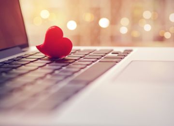 Online Dating as a Christian: Should You Do It?