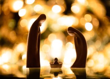 5 Purposeful Ways To Keep Christ in Christmas This Year 