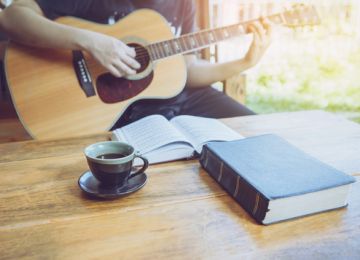 Understand the Stories Behind These Four Hymns