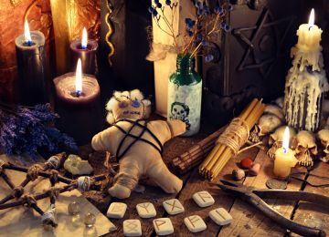 Voodoo vs. Hoodoo: What’s the Difference?